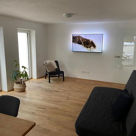 Grosszugiges Apartment In บีเบอราค อันแดร์ ริสส์ ภายนอก รูปภาพ