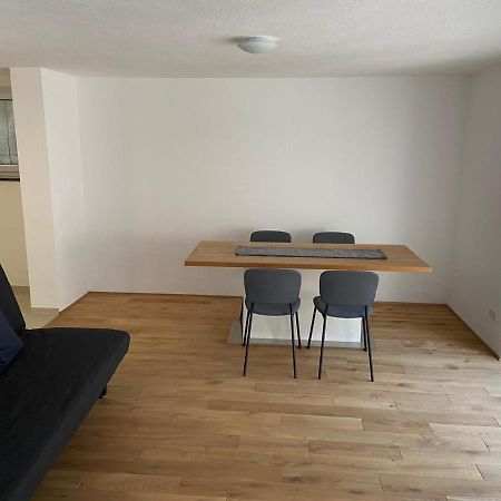 Grosszugiges Apartment In บีเบอราค อันแดร์ ริสส์ ภายนอก รูปภาพ