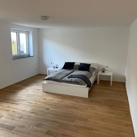 Grosszugiges Apartment In บีเบอราค อันแดร์ ริสส์ ภายนอก รูปภาพ