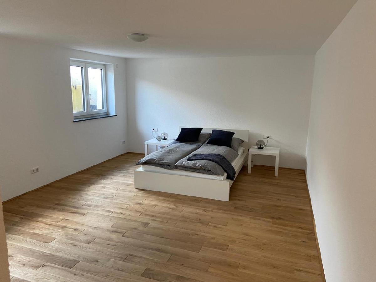 Grosszugiges Apartment In บีเบอราค อันแดร์ ริสส์ ภายนอก รูปภาพ